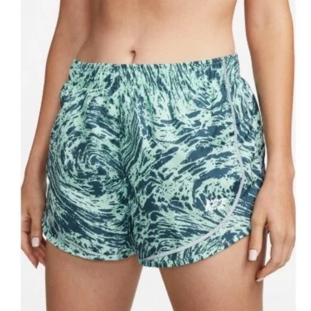Nike Women's Dri-FIT Icon Clash Tempo Shorts Mint Foam - NWT - L